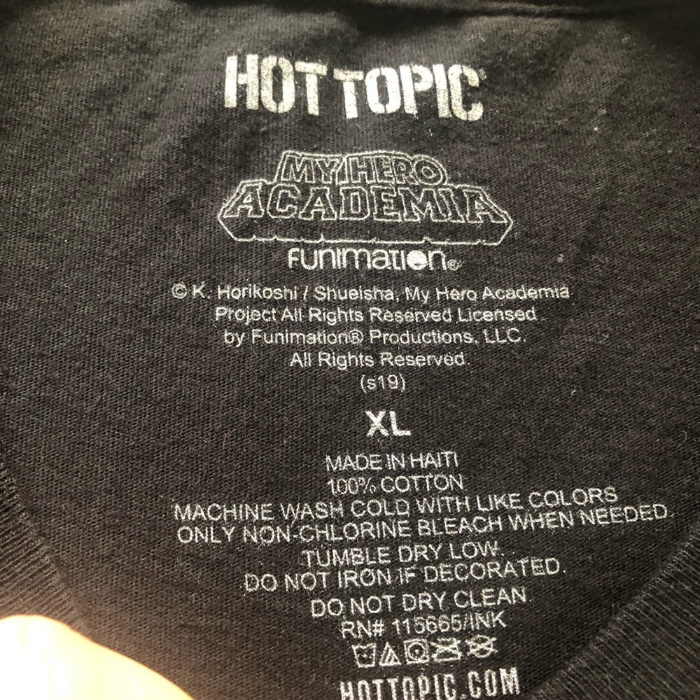 My hero academia Sz XL HOT TOPIC small black shirt - Picture 3 of 5